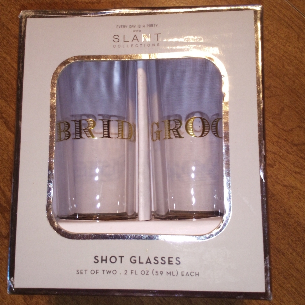 Slant Collections Bride and Groom Shot Glasses New In Box
